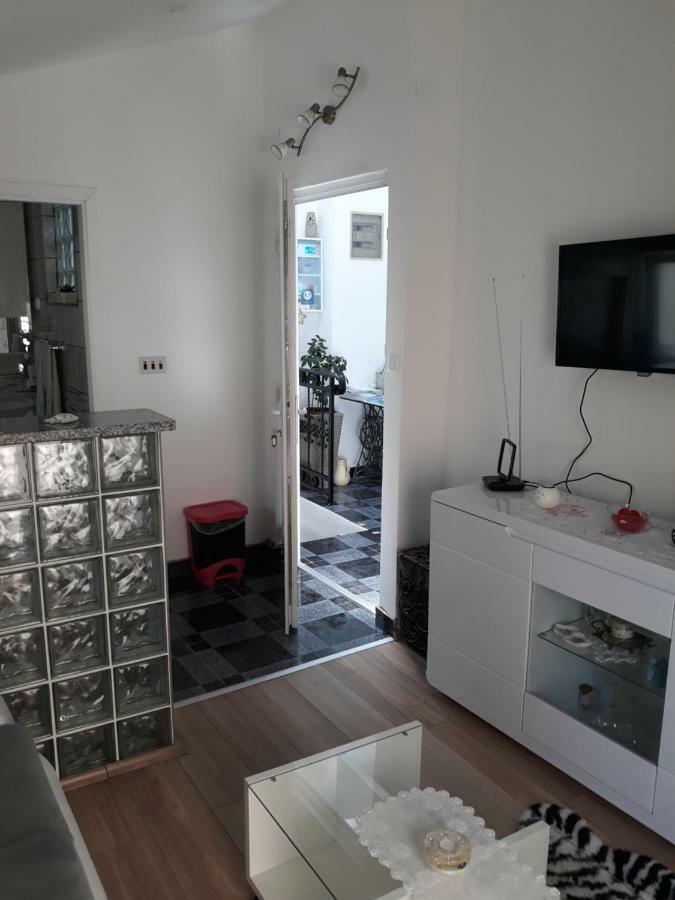 Apartment Lavanda Малий Лошинь Екстер'єр фото
